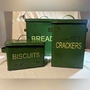 Two’s Company Green Farmhouse 3pc Canister Set Bread Crackers Biscuits ☀️🍂🥶🌼